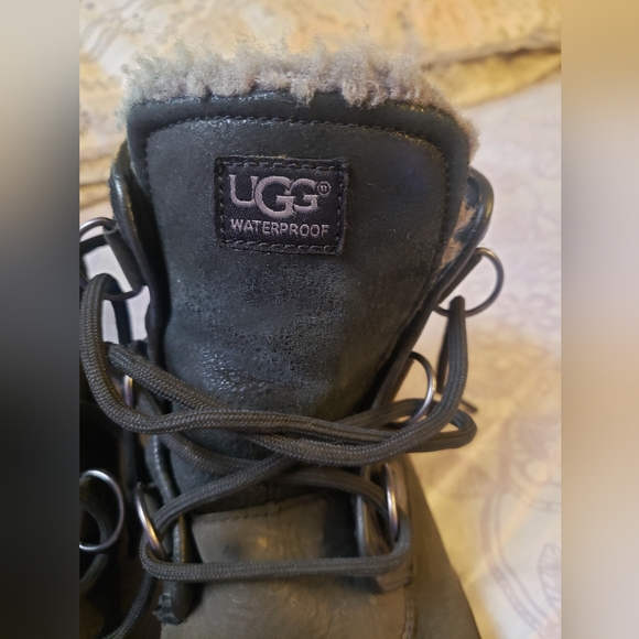 Ugg Cecile Duck Boots Women's Size 8 Waterproof Black Leather+Sherpa Gorpcore - Picture 11 of 16